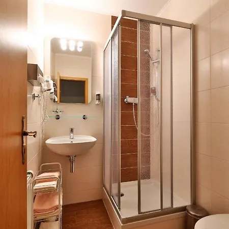 Hotel Hotel-pension Zum Markt